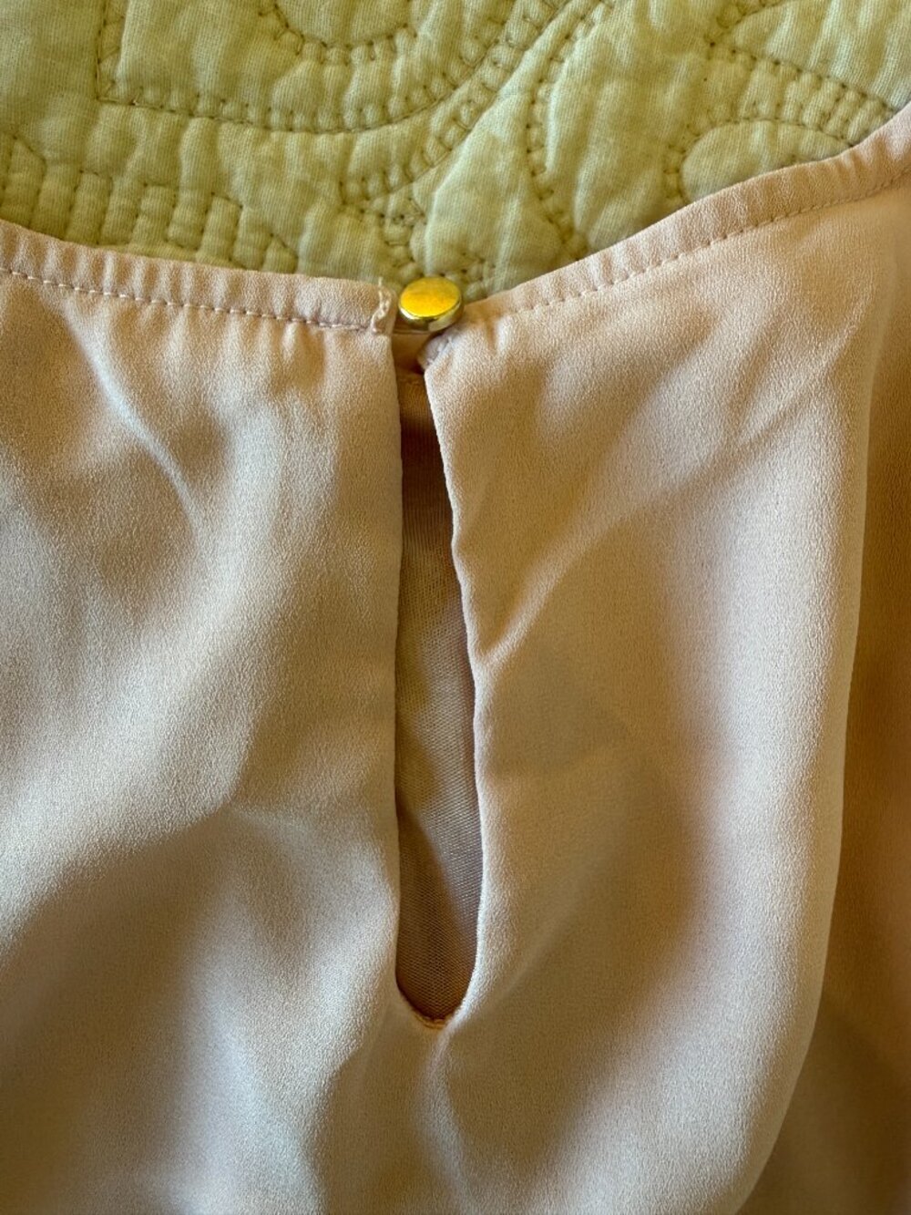 Sleeveless pink blouse featuring gold metallic clip dots, a pleated neckline. - Picture 5 of 7